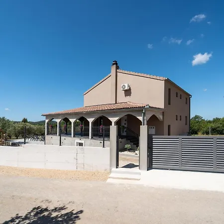 Holiday home Lovely In With Wifi Benkovac