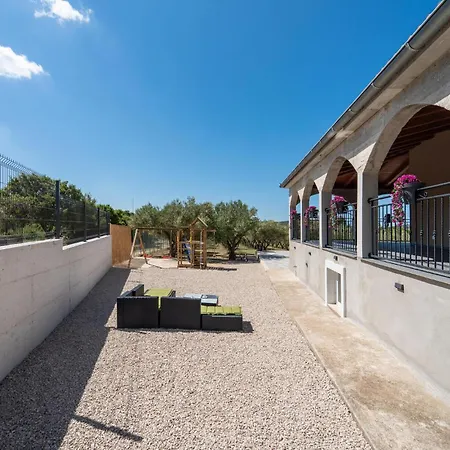 Casa vacanze Lovely In With Wifi