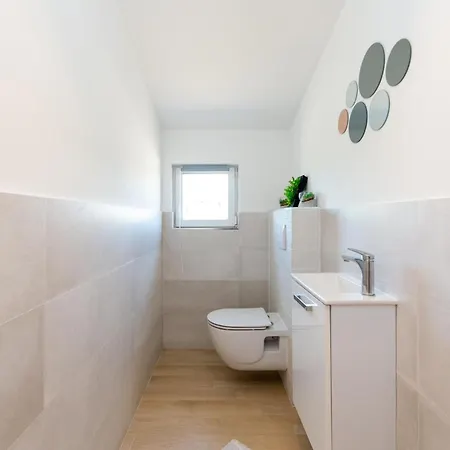 Lovely In Benkovac With Wifi 펜션 Rastevic