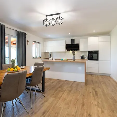 Lovely In Benkovac With Wifi *