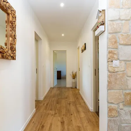 펜션 Lovely In Benkovac With Wifi Rastevic