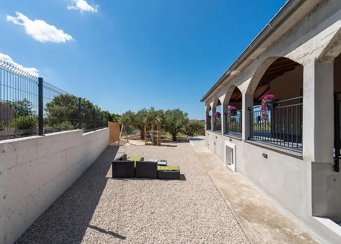 Casa vacanze Lovely In With Wifi